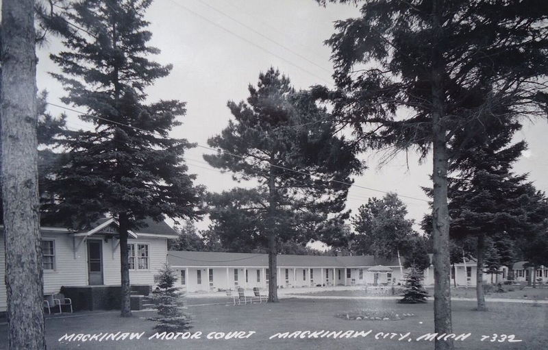 Mackinaw Motor Court - Vintage Postcard (newer photo)